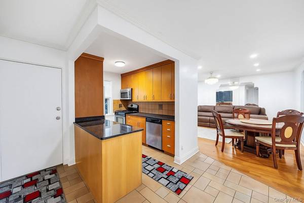 252-15 72nd AVE #166A, Bellerose, NY 11426