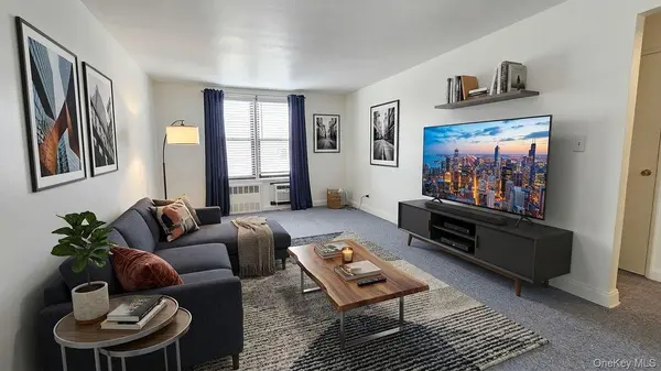 87-20 175th ST #1K, Jamaica, NY 11432