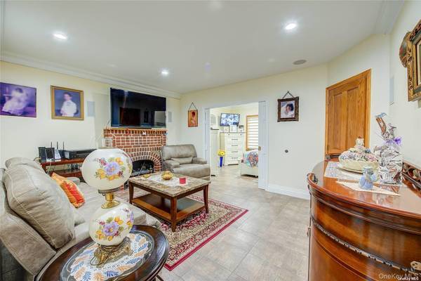 43-33 163rd ST, Flushing, NY 11358