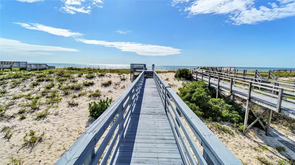 939 Dune RD, Westhampton Dunes, NY 11978