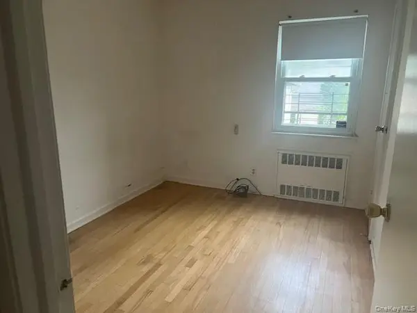 51-10 248 ST, Douglaston, NY 11362