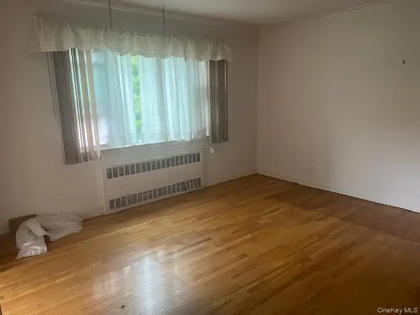 51-10 248 ST, Douglaston, NY 11362