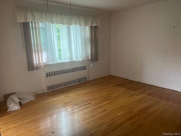 51-10 248 ST, Douglaston, NY 11362