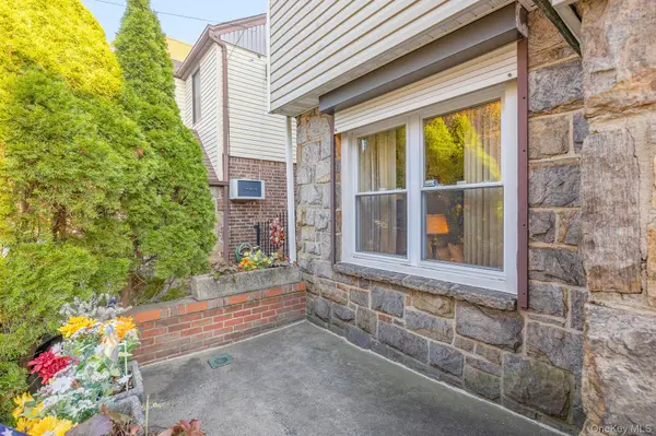 88-30 Cooper AVE, Glendale, NY 11385
