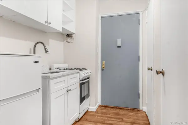 84-50 169th ST #418, Jamaica Hills, NY 11432