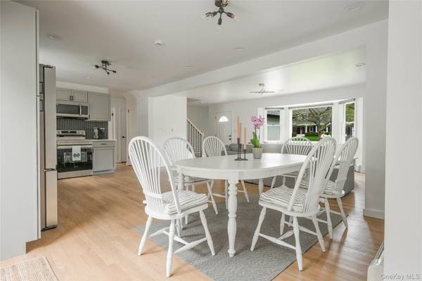 17 Underhill DR, Southampton, NY 11968