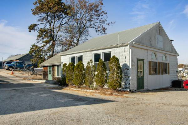 37 Bransford ST, Patchogue, NY 11772