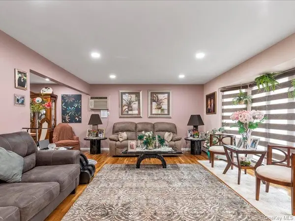3711 Berne RD, Wantagh, NY 11793