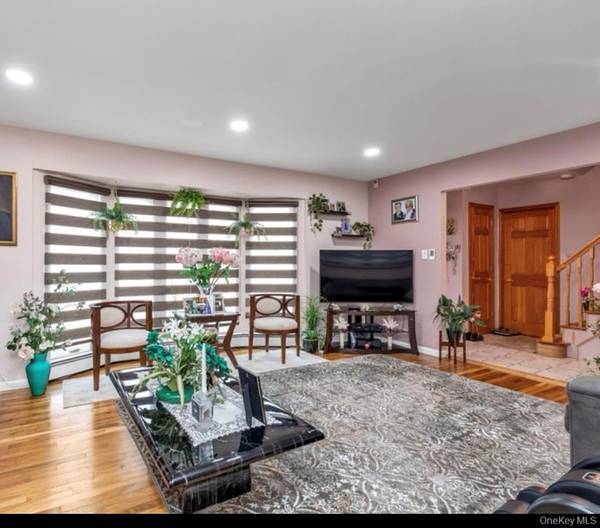 3711 Berne RD, Wantagh, NY 11793