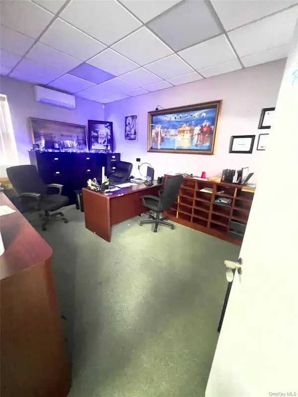 87-11 118th ST, Richmond Hill, NY 11418