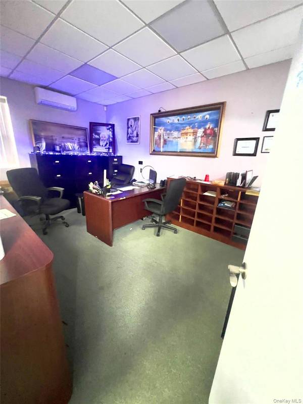 87-11 118th ST, Richmond Hill, NY 11418