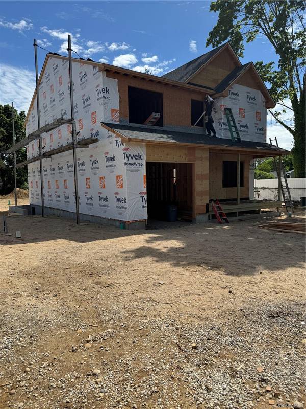 122 4th ST, Saint James, NY 11780