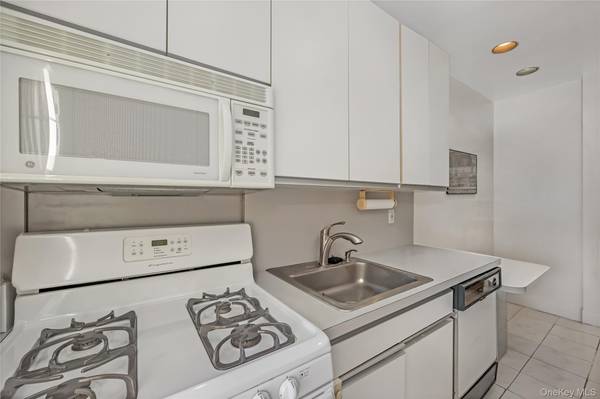 68-37 108 ST #6L, Forest Hills, NY 11375
