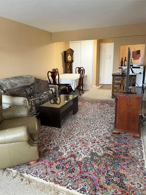 241-20 Northern BLVD #4A, Douglaston, NY 11362