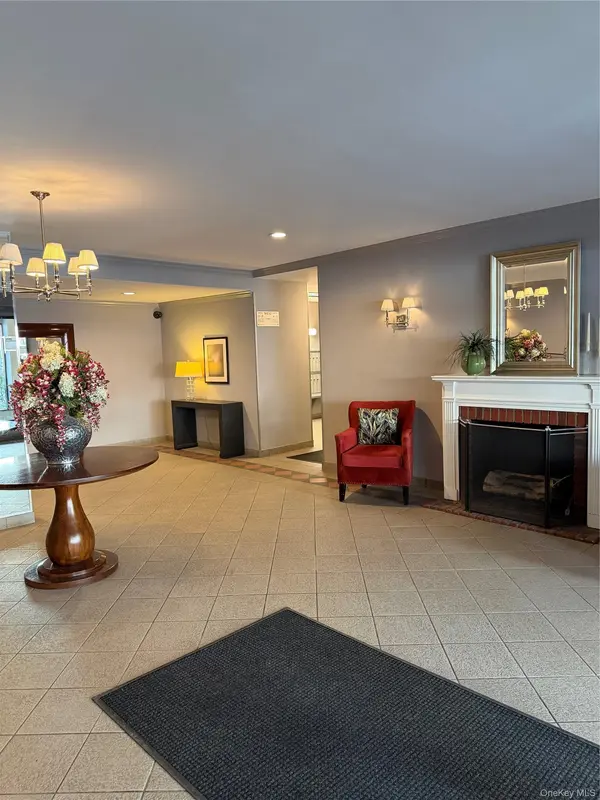 241-20 Northern BLVD #4A, Douglaston, NY 11362