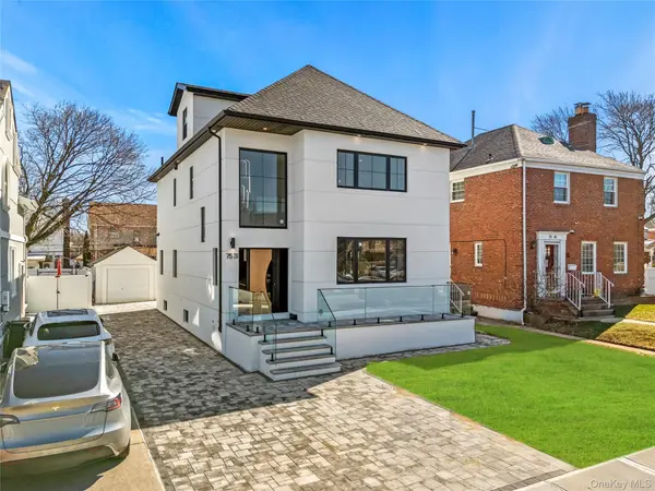 75-31 175th ST, Fresh Meadows, NY 11366