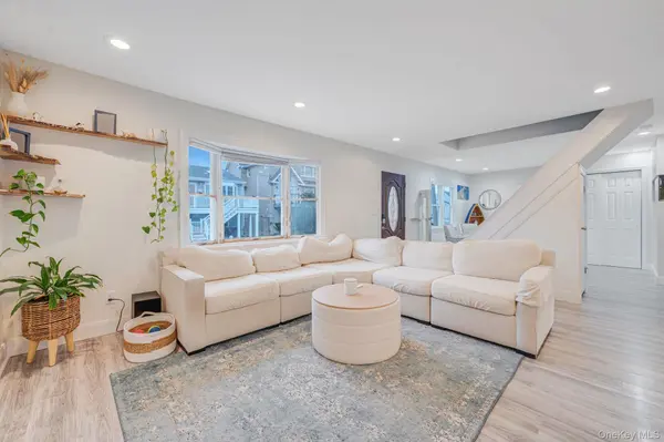 677 S 9th ST, Lindenhurst, NY 11757