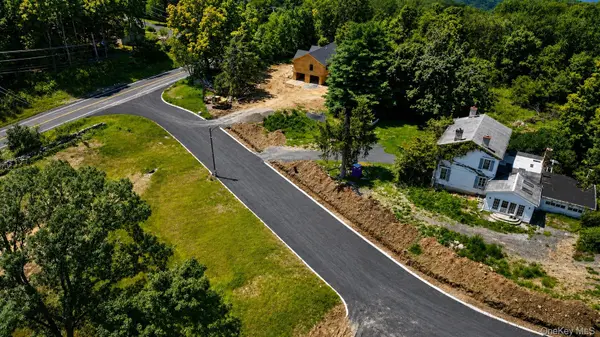1 Lindenwood LN, Newburgh, NY 12550