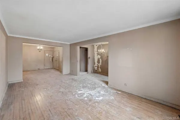 123-35 82nd RD #4D, Kew Gardens, NY 11415