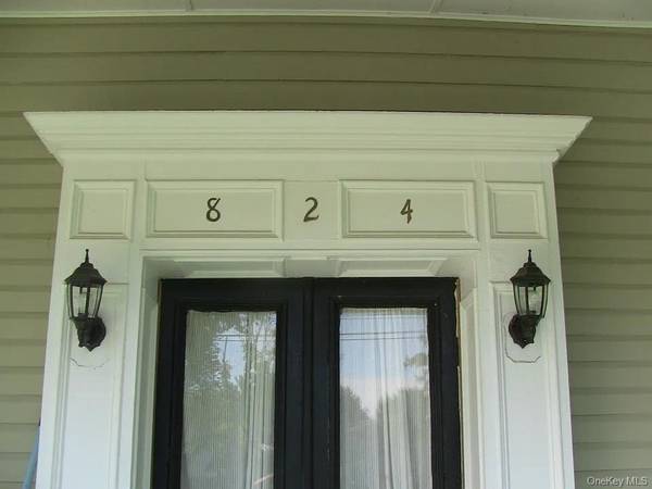 824 Peenpack TRL, Sparrowbush, NY 12780