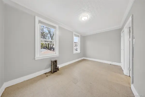 95-11 42nd AVE, Elmhurst, NY 11373