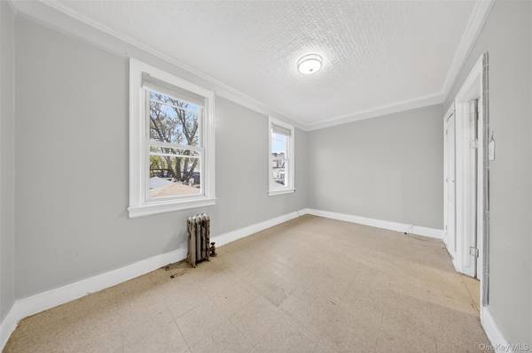 95-11 42nd AVE, Elmhurst, NY 11373