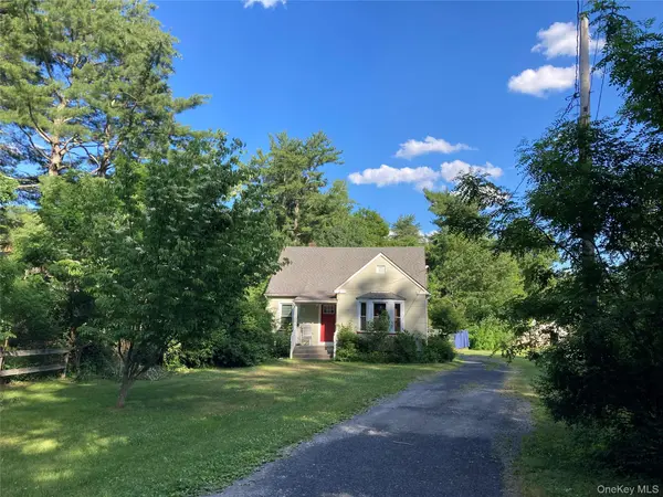 104 Canal DR, Godeffroy, NY 12729