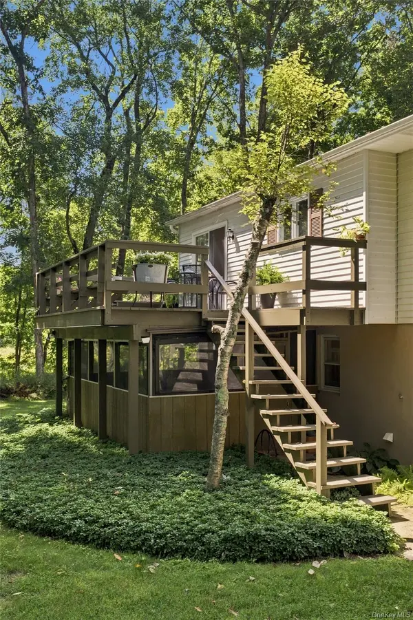 60 Camp DR, Rhinebeck, NY 12572