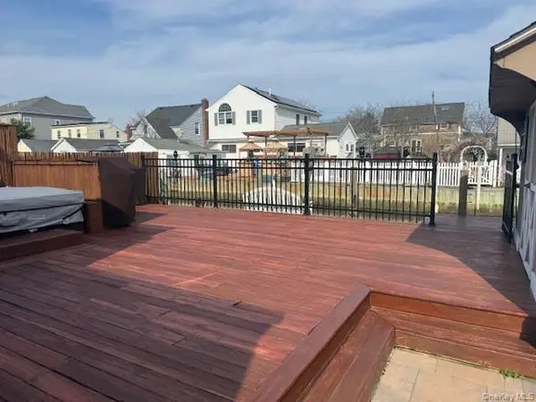 75 S Bay DR, Babylon, NY 11702