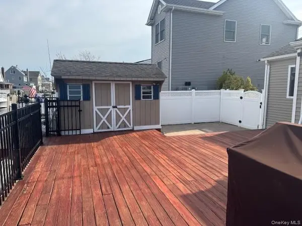 75 S Bay DR, Babylon, NY 11702