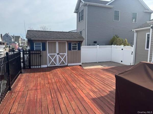 75 S Bay DR, Babylon, NY 11702