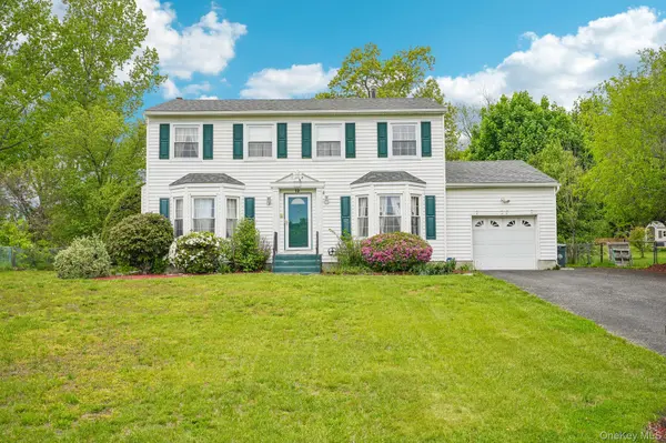 12 Buttermilk DR, New Windsor, NY 12553