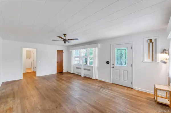 62 Squires AVE, East Quogue, NY 11942