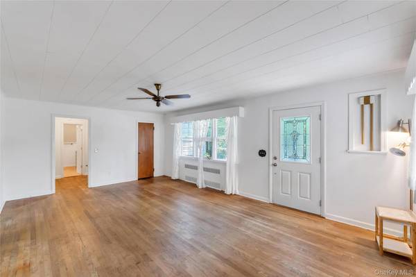 62 Squires AVE, East Quogue, NY 11942