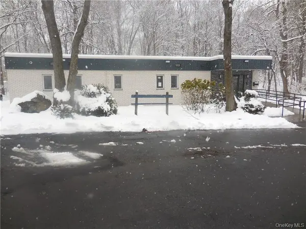 456 Gidney AVE #Single Room, Newburgh, NY 12550