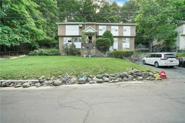 11 Emes LN, Monsey, NY 10952
