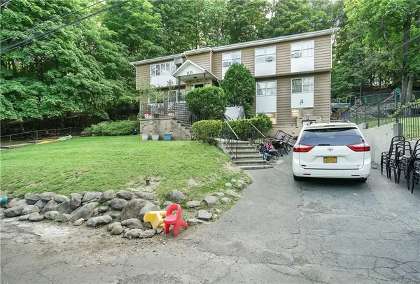 11 Emes LN, Monsey, NY 10952