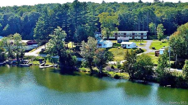 23 Crestwood RD, Lake Huntington, NY 12752