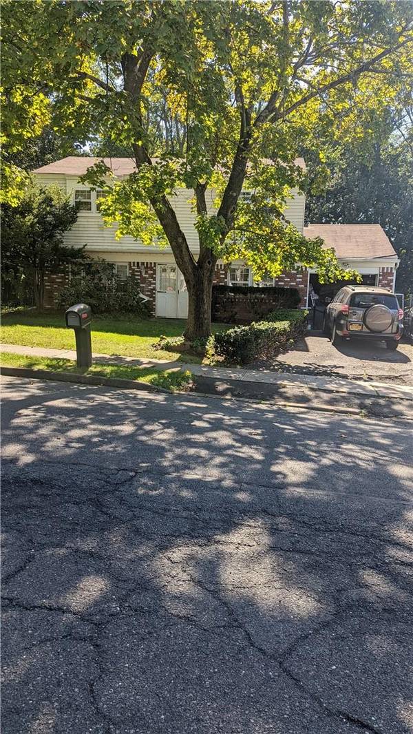 3 Valley DR, Nanuet, NY 10954