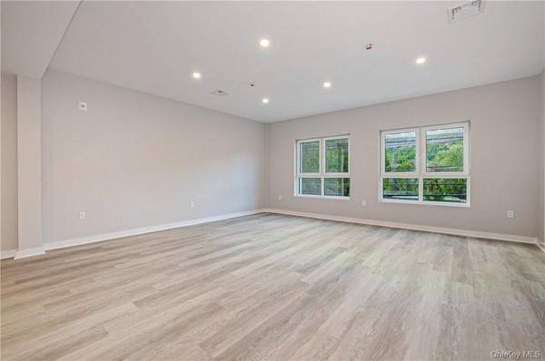 500 Commerce ST #see remarks, Hawthorne, NY 10532