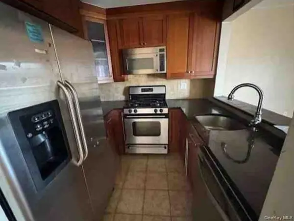 94-24 Magnolia CT #3A, Jamaica, NY 11417