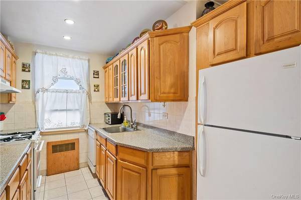 525 W 236 ST #5B, Bronx, NY 10463