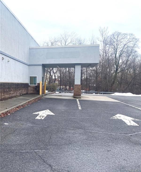 393 Windsor HWY, New Windsor, NY 12553