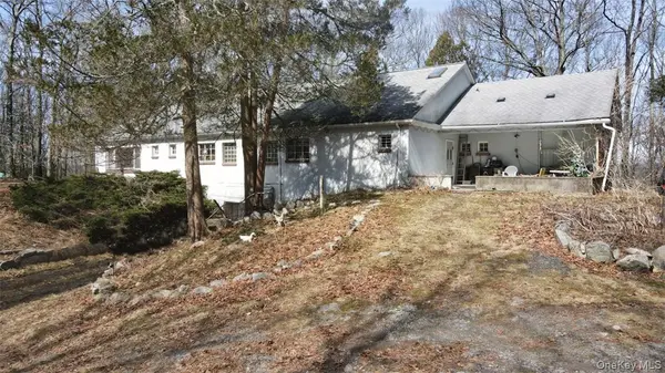 2215 Greenville TPKE, Port Jervis, NY 12771