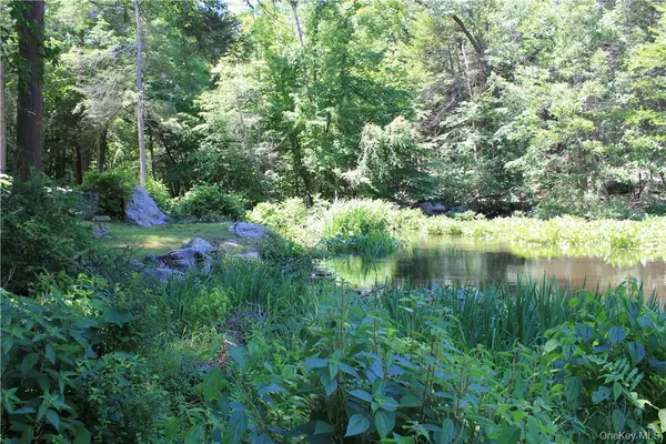 Rolling Meadow LN, Pound Ridge, NY 10576