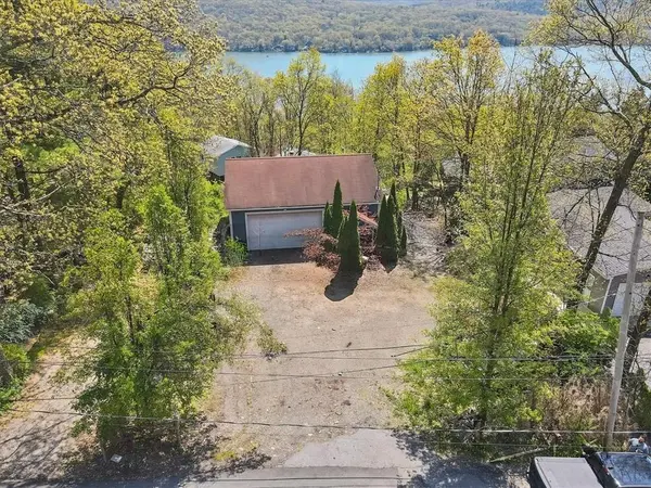 186 Brook TRL, Greenwood Lake, NY 10925