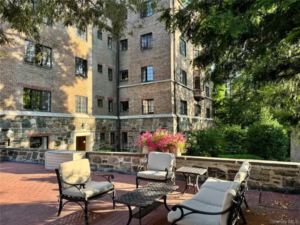 915 Wynnewood RD #G2, Pelham, NY 10803