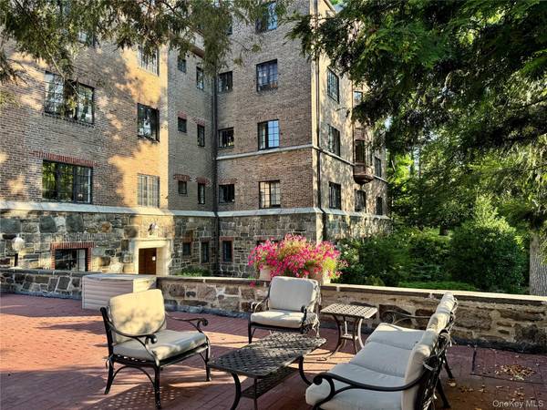 915 Wynnewood RD #G2, Pelham, NY 10803