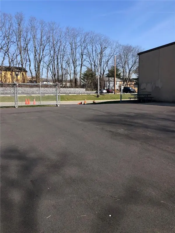 1 Scobie DR, Newburgh, NY 12550