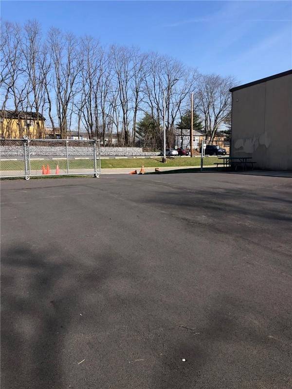 1 Scobie DR, Newburgh, NY 12550